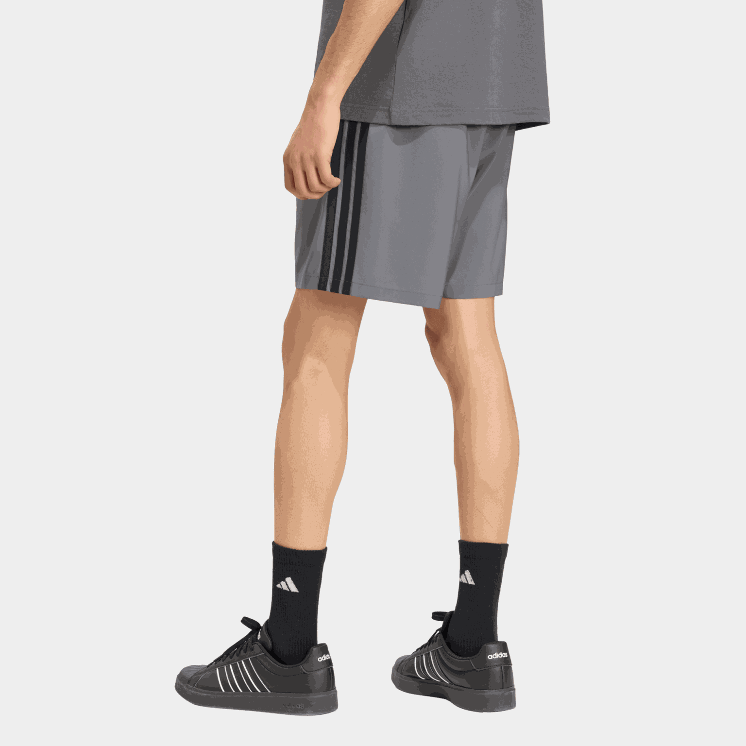 Essentials 3-Stripes Chelsea Lite Woven Shorts, shorts, herre - full image 3