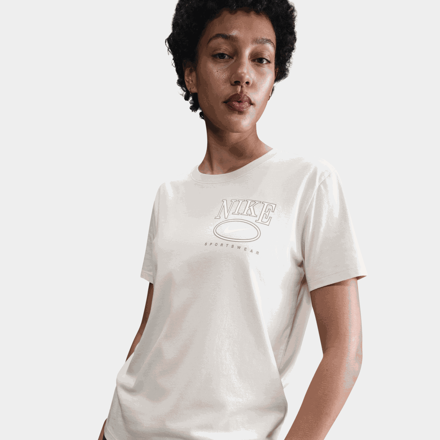 Club Short-Sleeve Graphic T-Shirt, t-skjorte, dame - full image 1