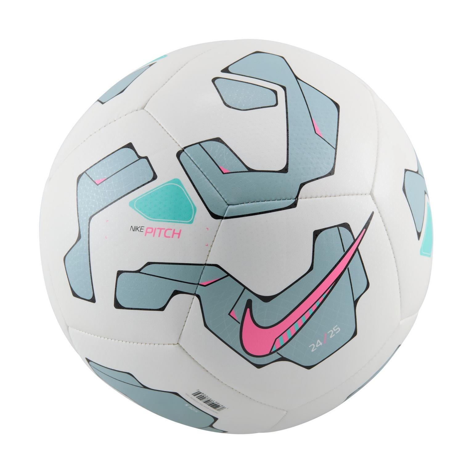 Pitch, fotball - full image 1