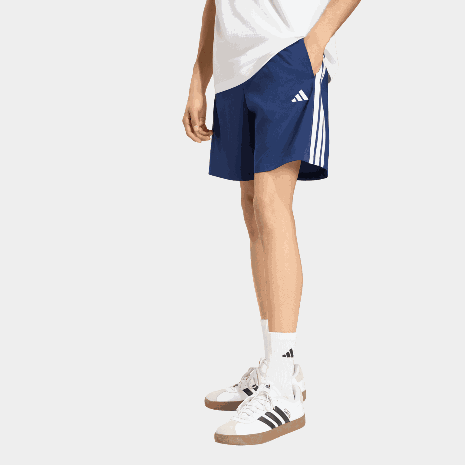 Essentials 3-Stripes Chelsea Lite Woven Shorts, shorts, herre - full image 2