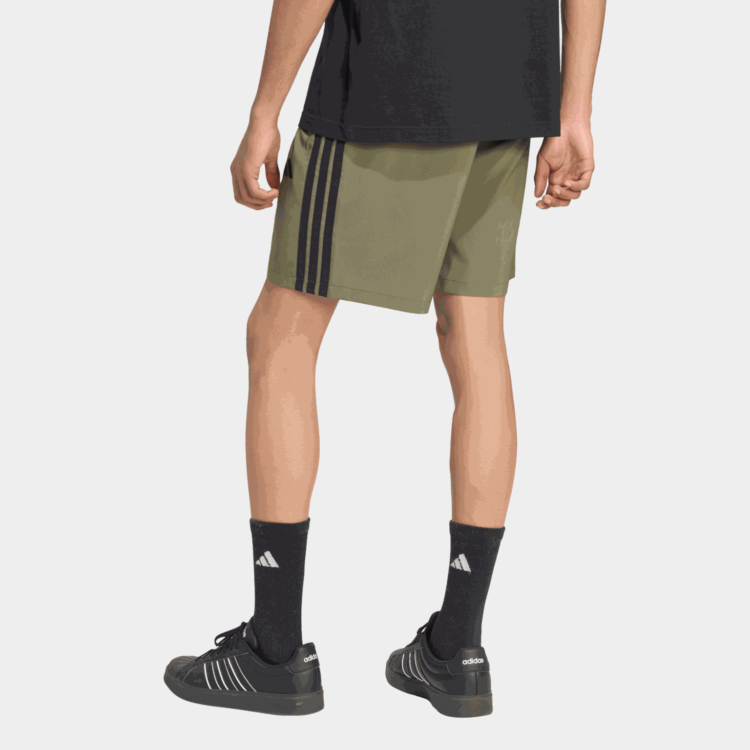 Essentials 3-Stripes Chelsea Lite Woven Shorts, shorts, herre - full image 3