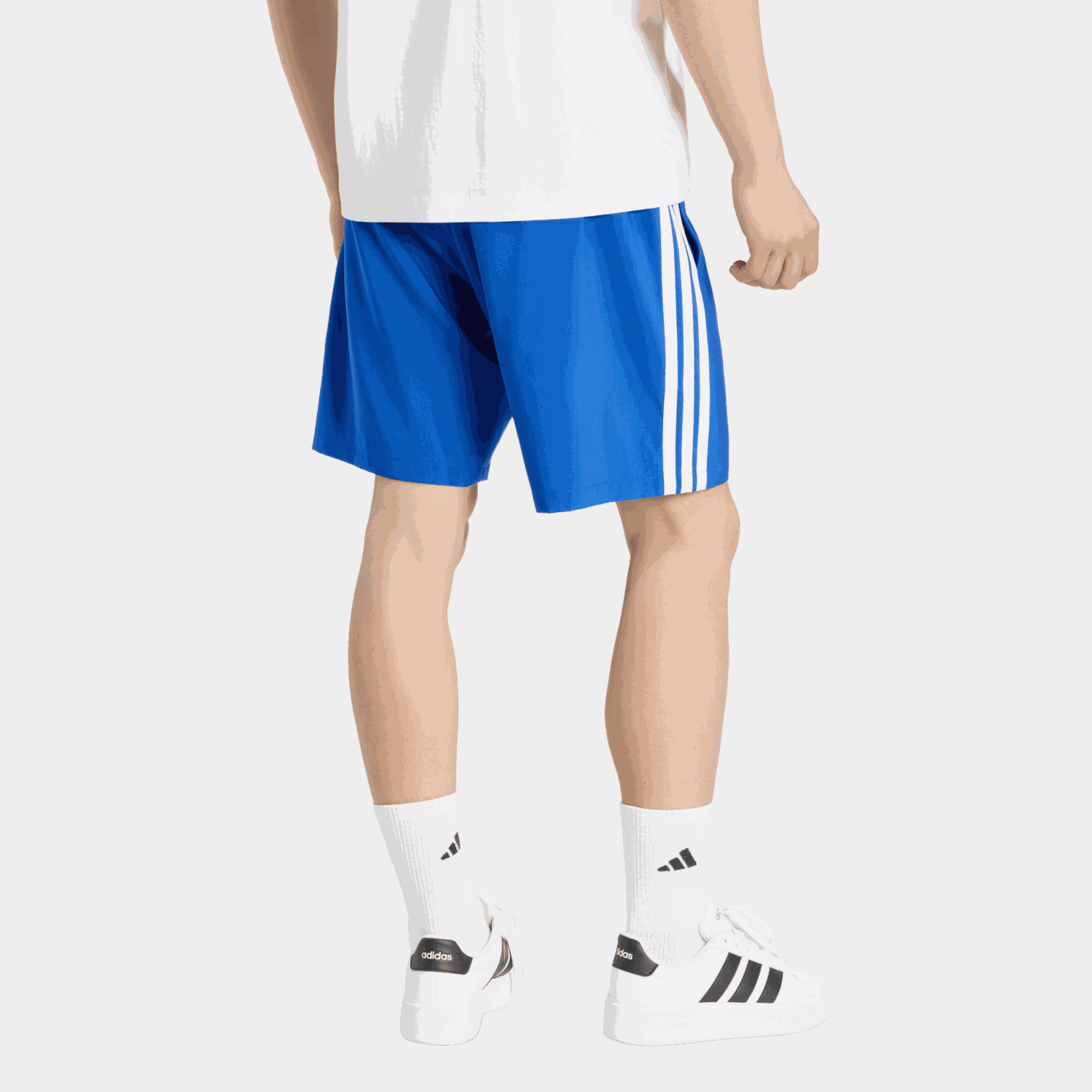 Essentials 3-Stripes Chelsea Lite Woven Shorts, shorts, herre - full image 3