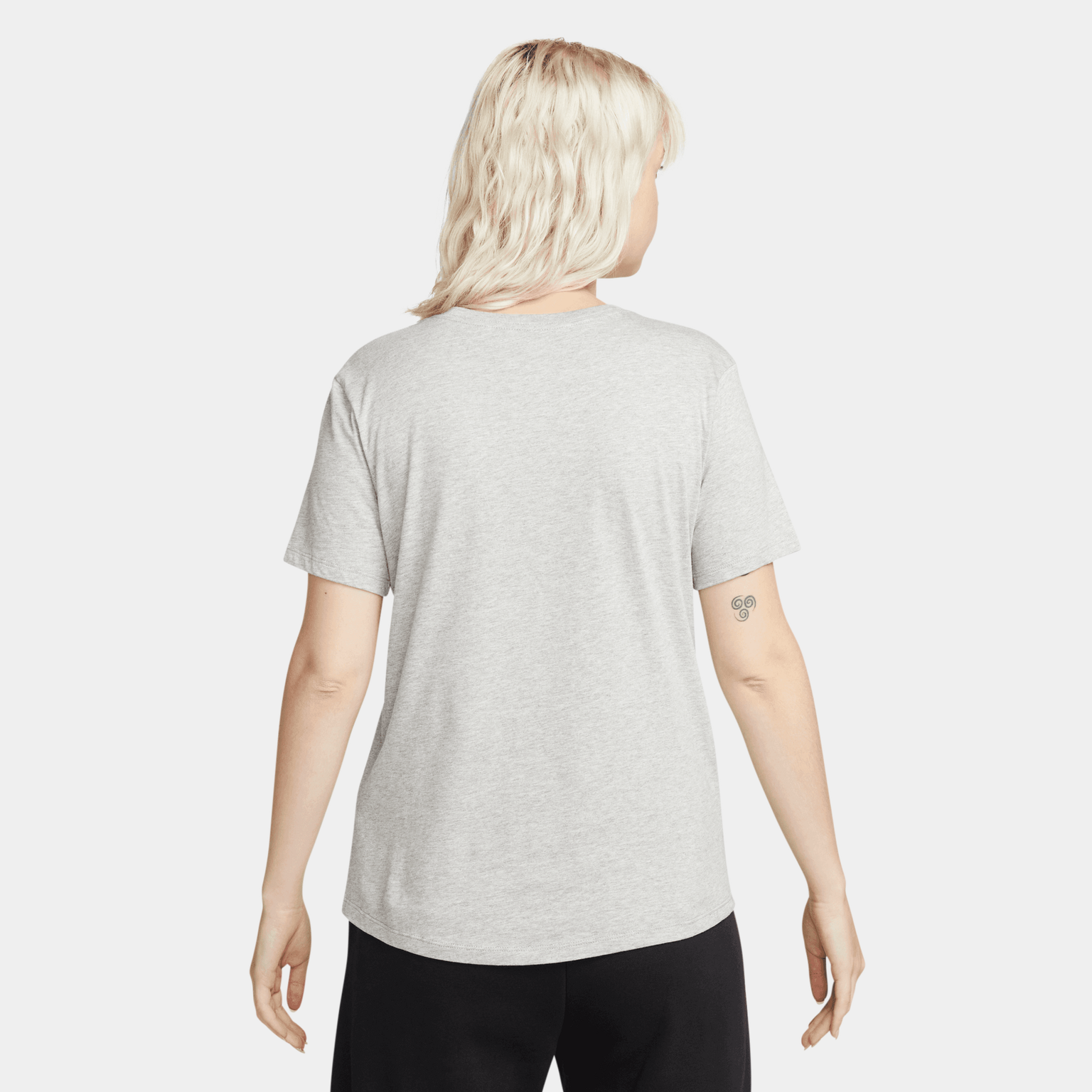 Sportswear Essential Icon Futura Tee, t-skjorte dame - full image 2