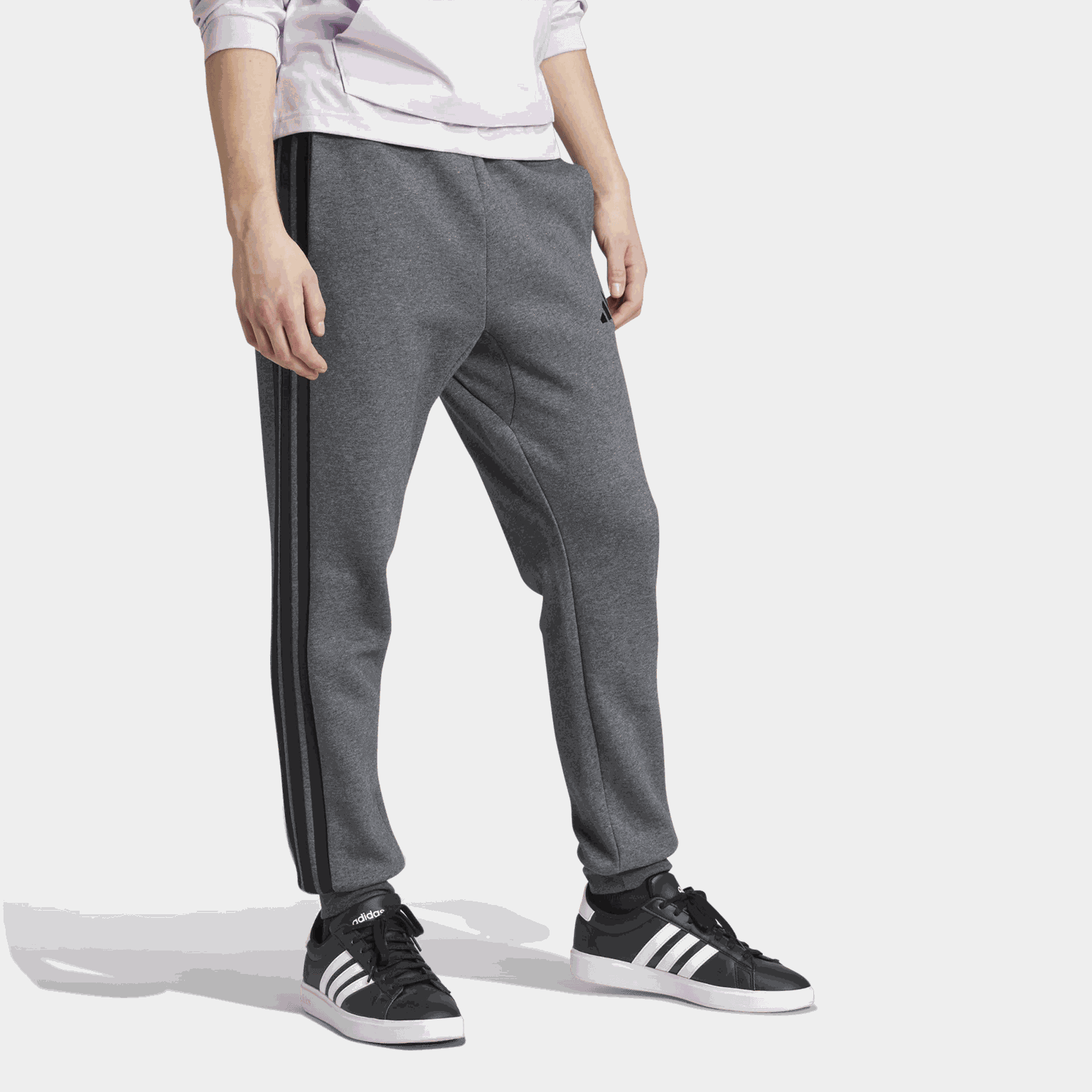 Essentials Fleece Tapered Cuff 3-Stripes, Joggebukse, herre - full image 2