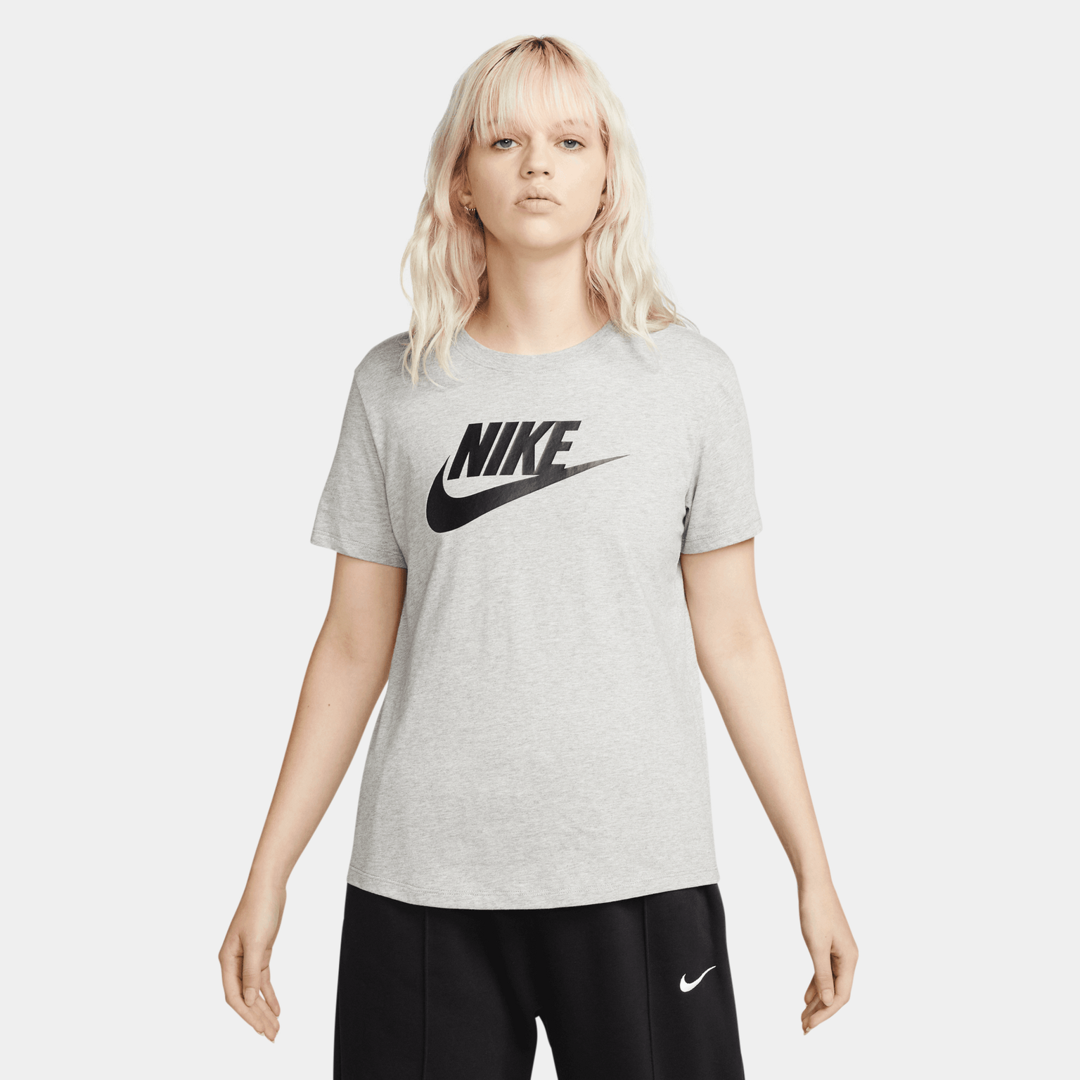 Sportswear Essential Icon Futura Tee, t-skjorte dame - full image 1