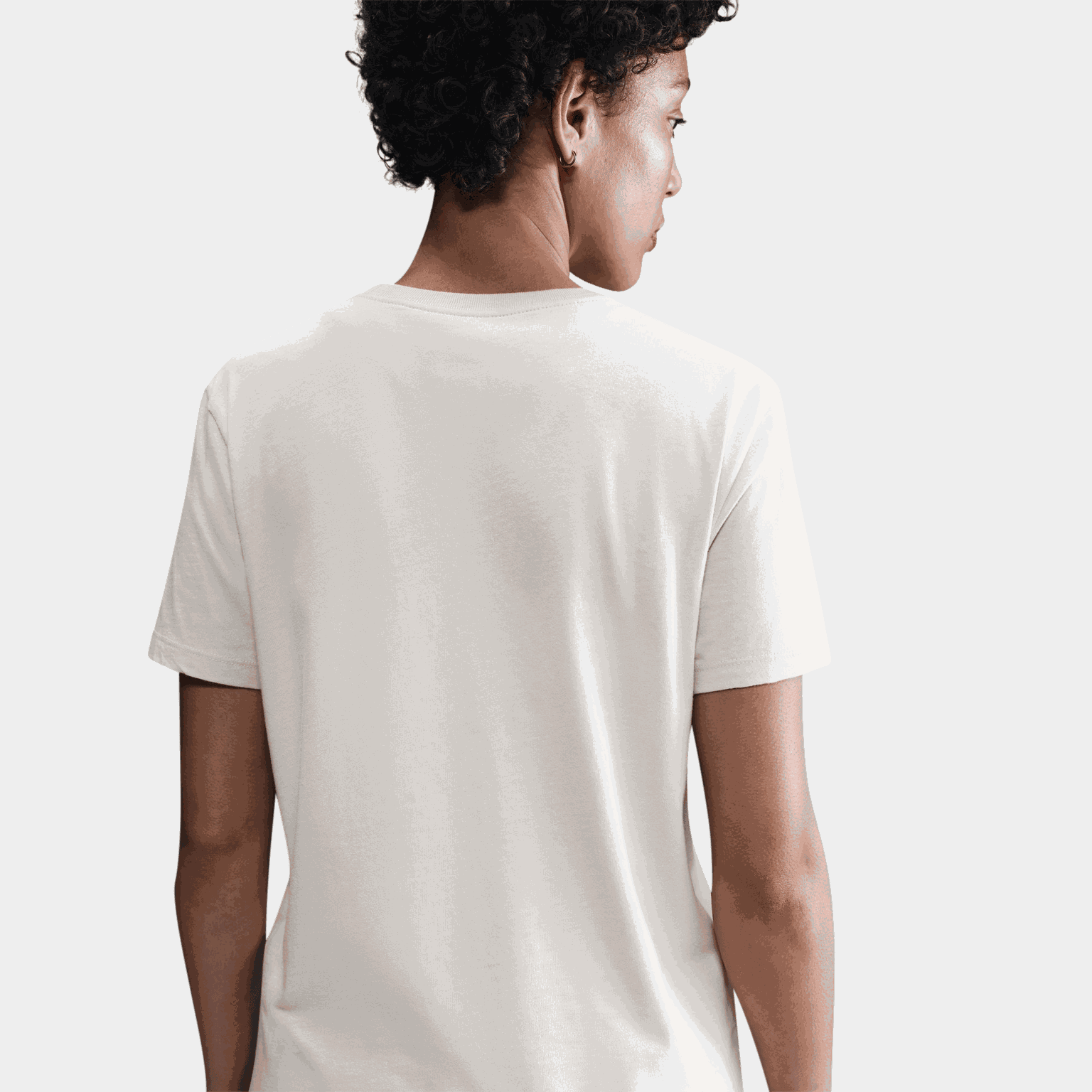 Club Short-Sleeve Graphic T-Shirt, t-skjorte, dame - full image 2
