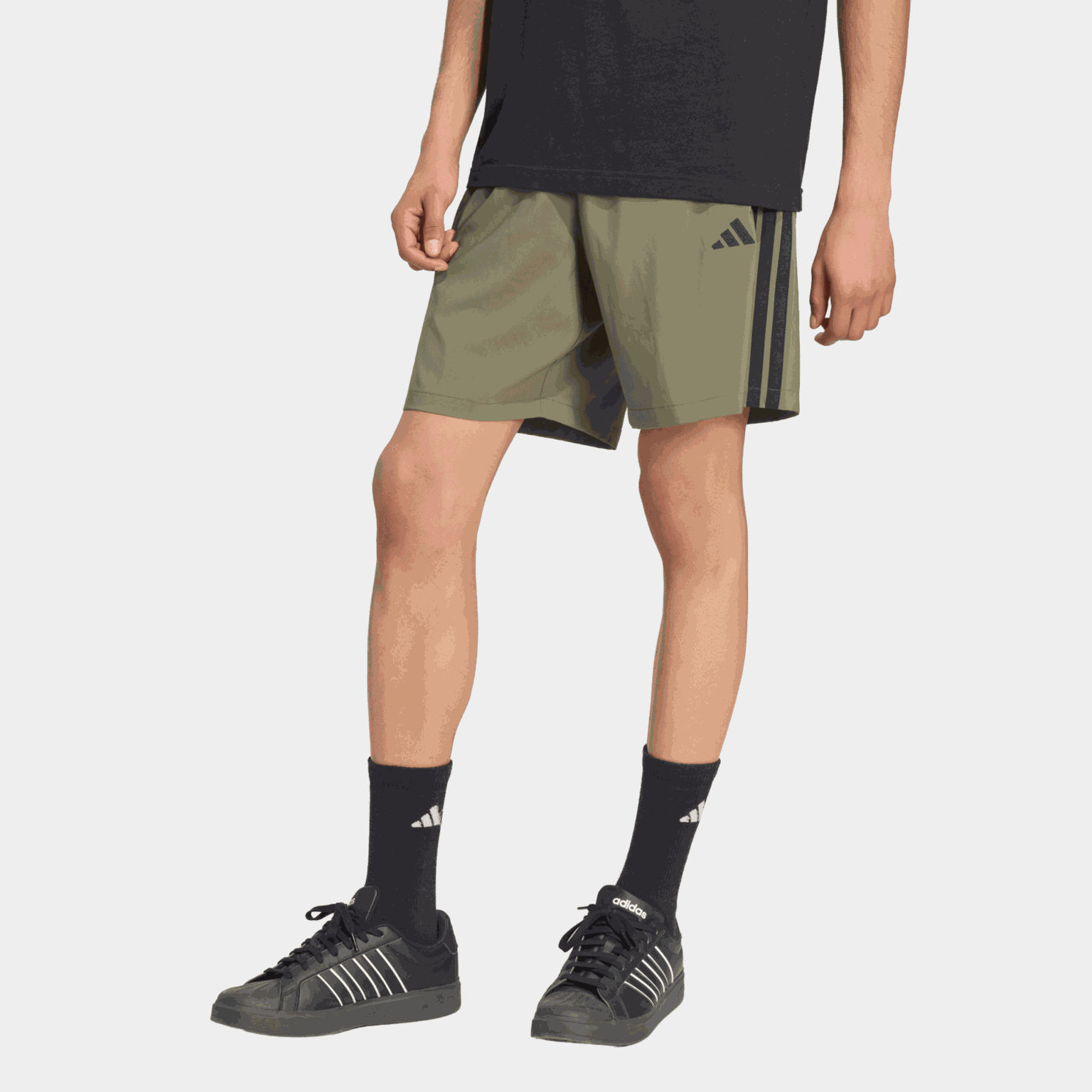 Essentials 3-Stripes Chelsea Lite Woven Shorts, shorts, herre - full image 2