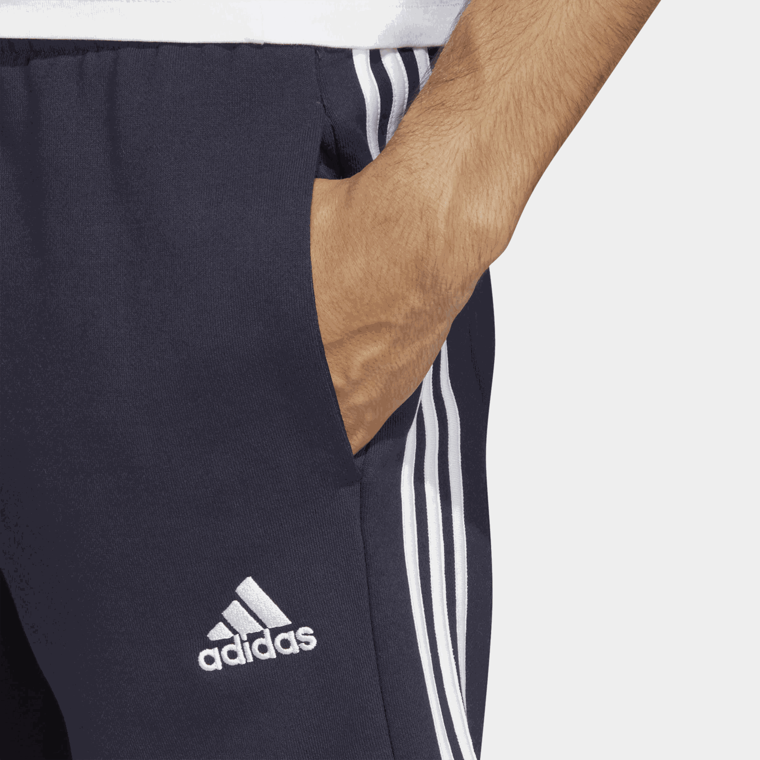 Essentials 3 Stripe Fleece Shorts, herre - full image 3