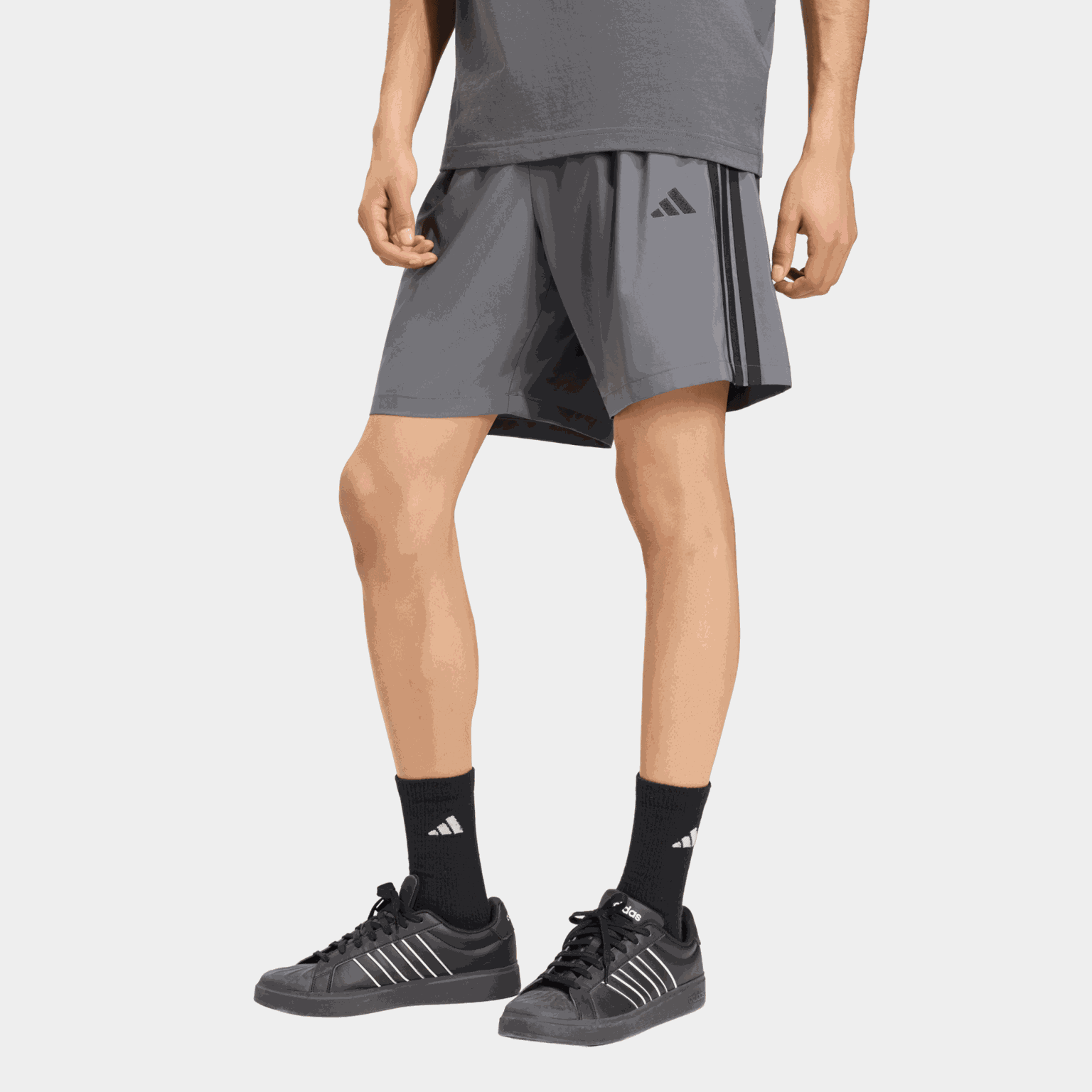 Essentials 3-Stripes Chelsea Lite Woven Shorts, shorts, herre - full image 2