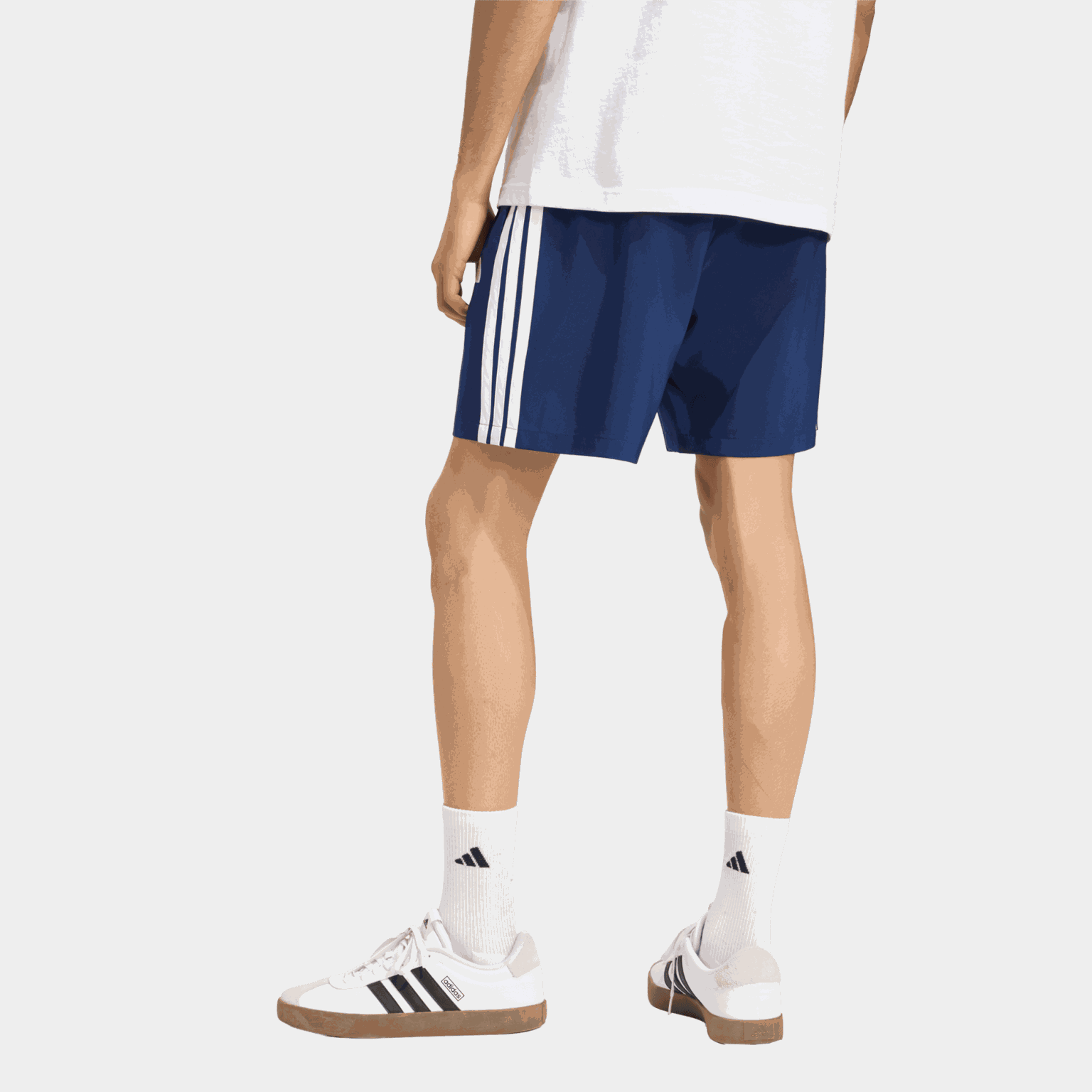 Essentials 3-Stripes Chelsea Lite Woven Shorts, shorts, herre - full image 3