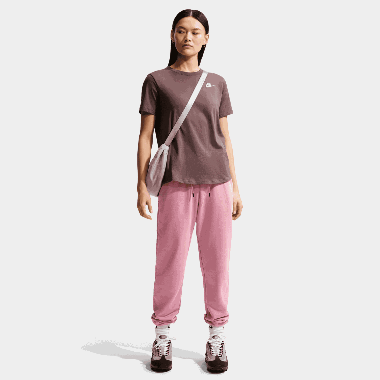 Sportswear Club Essentials T-Shirt, t-skjorte, dame - full image 1