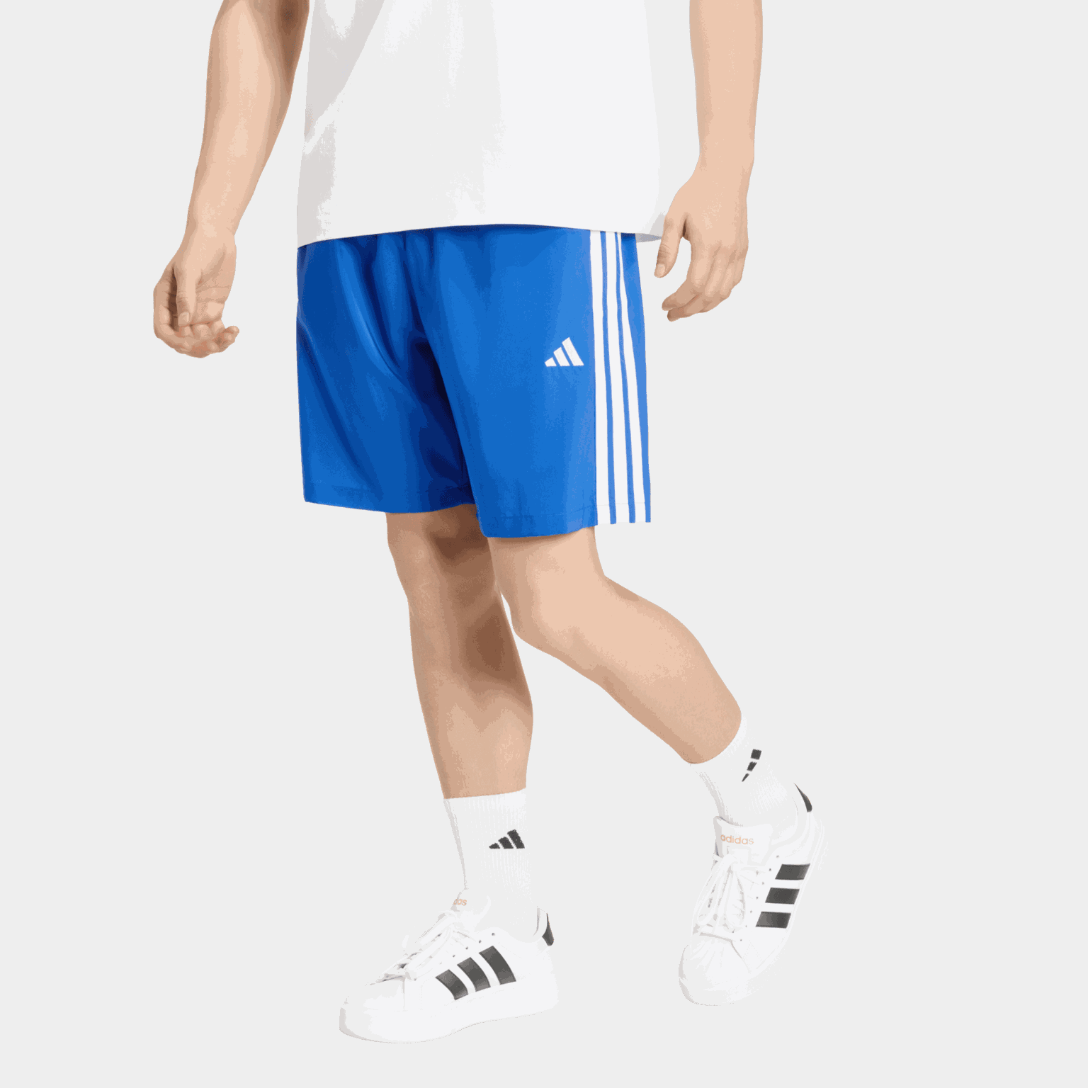 Essentials 3-Stripes Chelsea Lite Woven Shorts, shorts, herre - full image 2